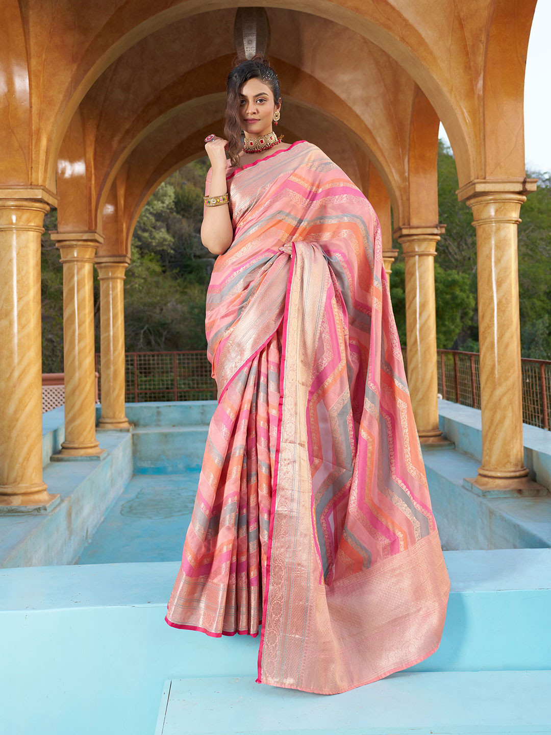 

elora Floral Woven Design Zari Organza Banarasi Saree, Pink