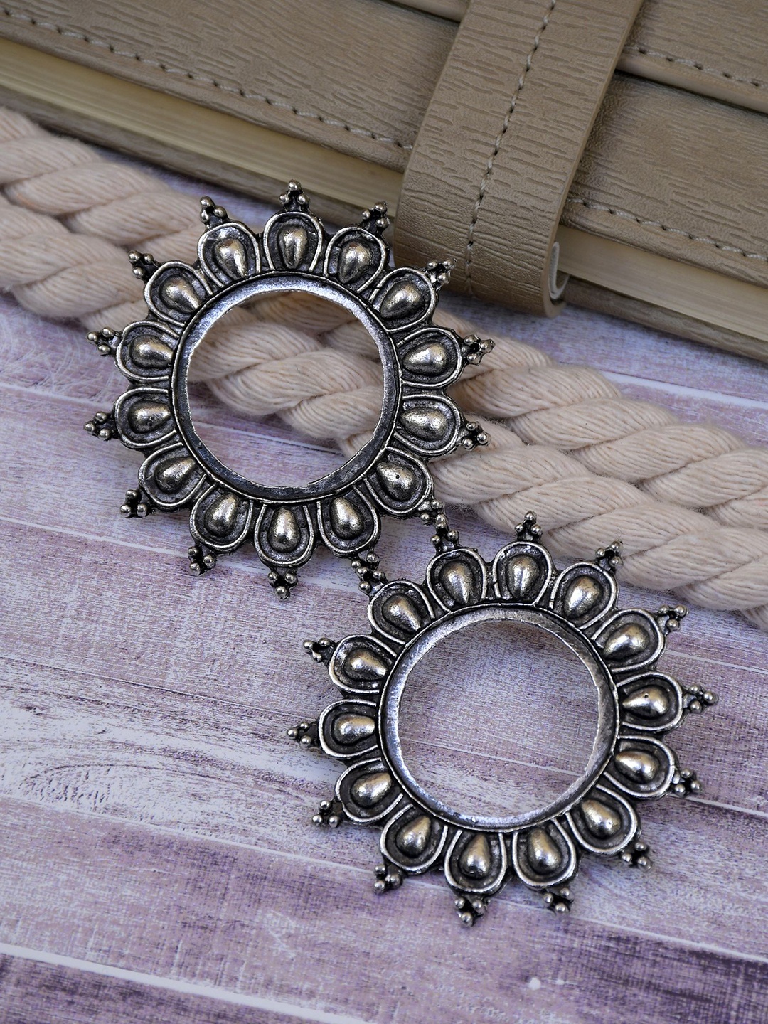 

Crunchy Fashion Silver-Plated Contemporary Studs Earrings
