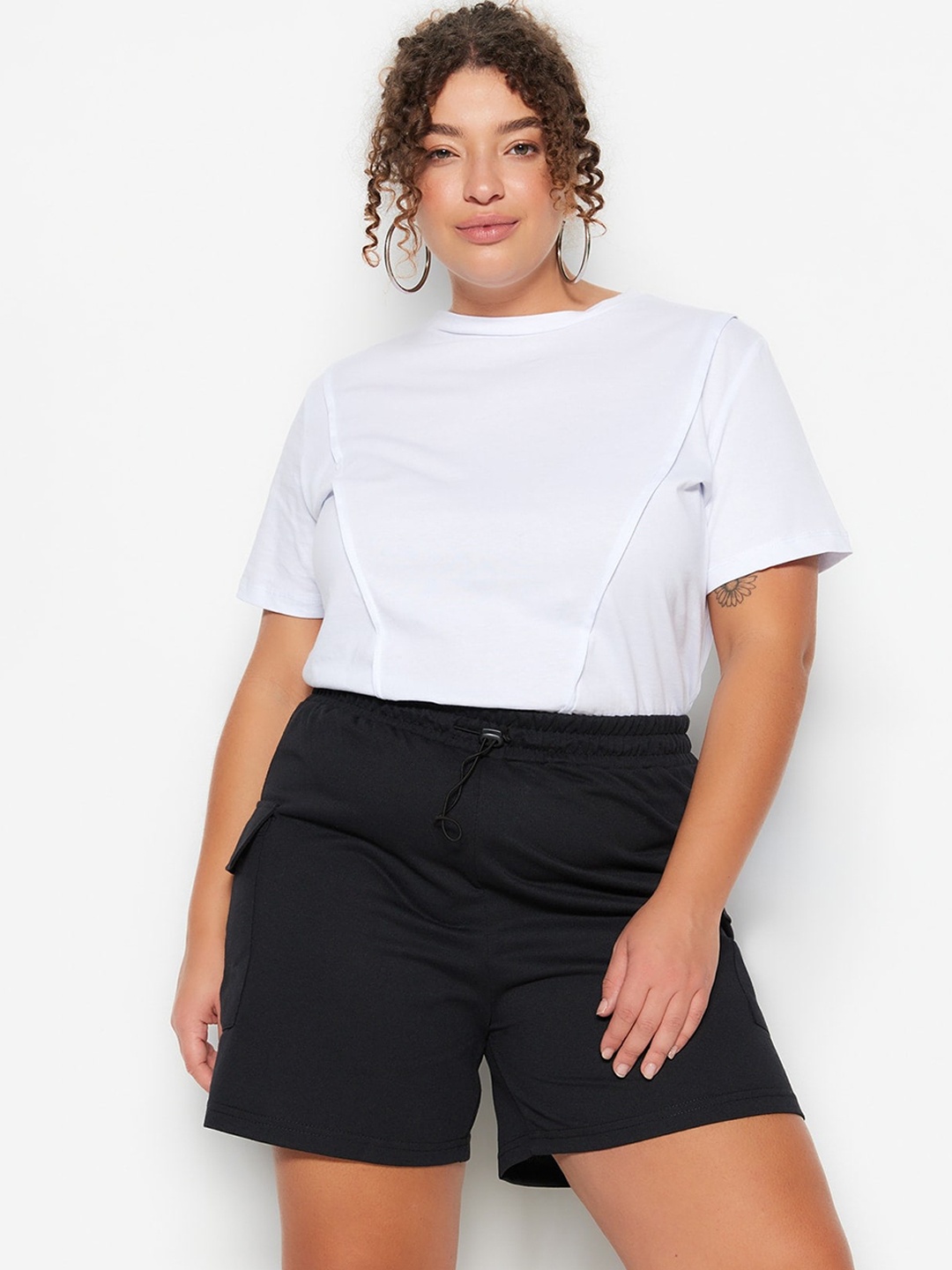 

Trendyol Women Plus Size Mid-Rise Shorts, Black