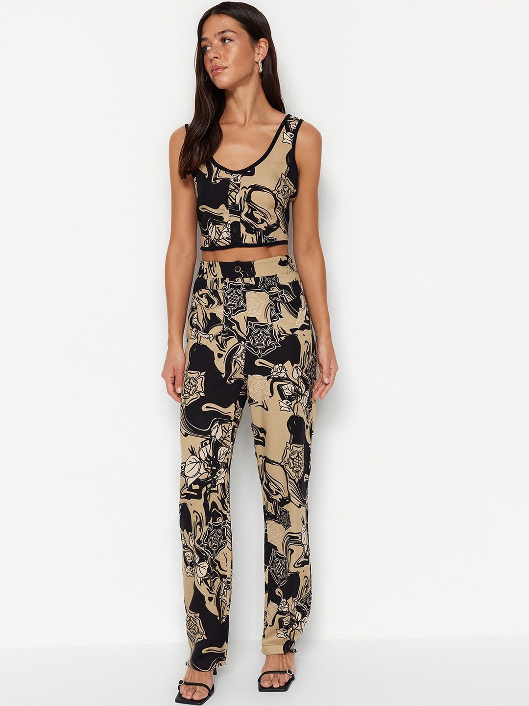 

Trendyol Women Abstract Printed Trousers, Beige