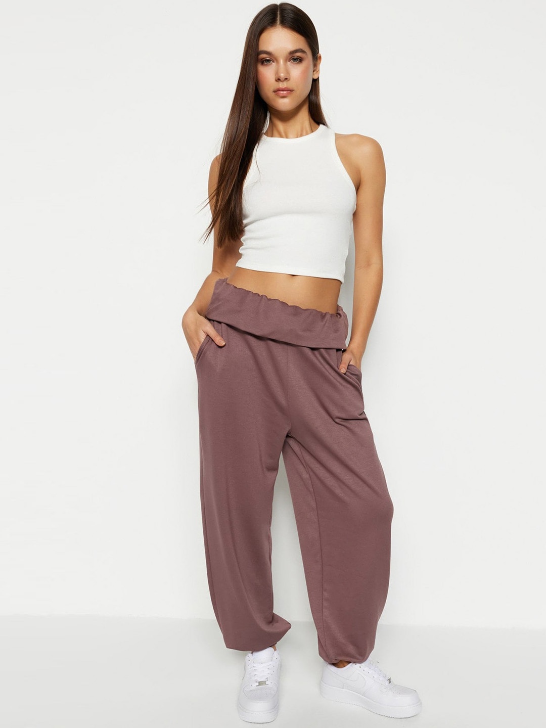 

Trendyol Women Mid-Rise joggers, Pink