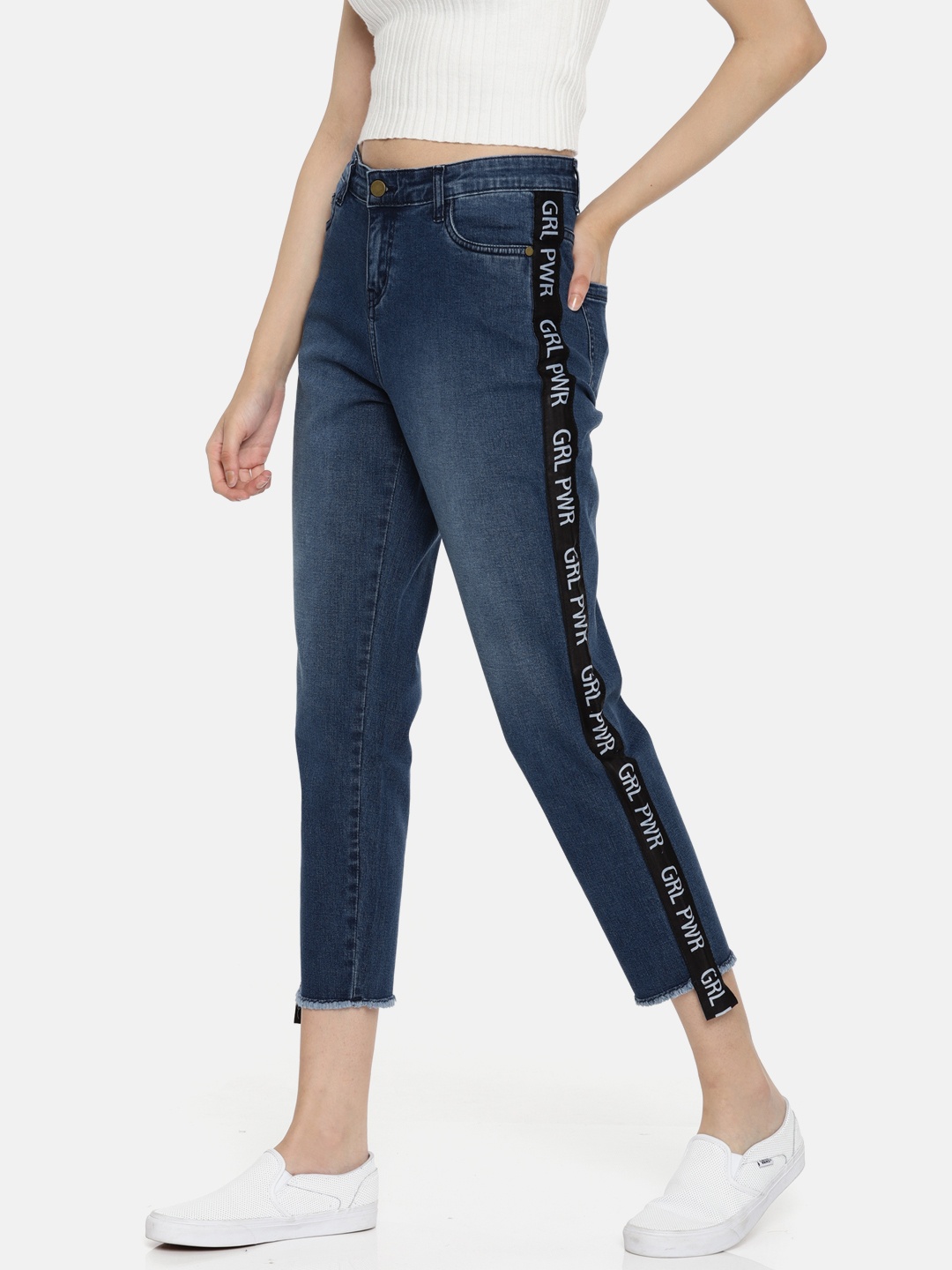 

DressBerry Women Blue Regular Fit Mid-Rise Clean Look Stretchable Cropped Jeans