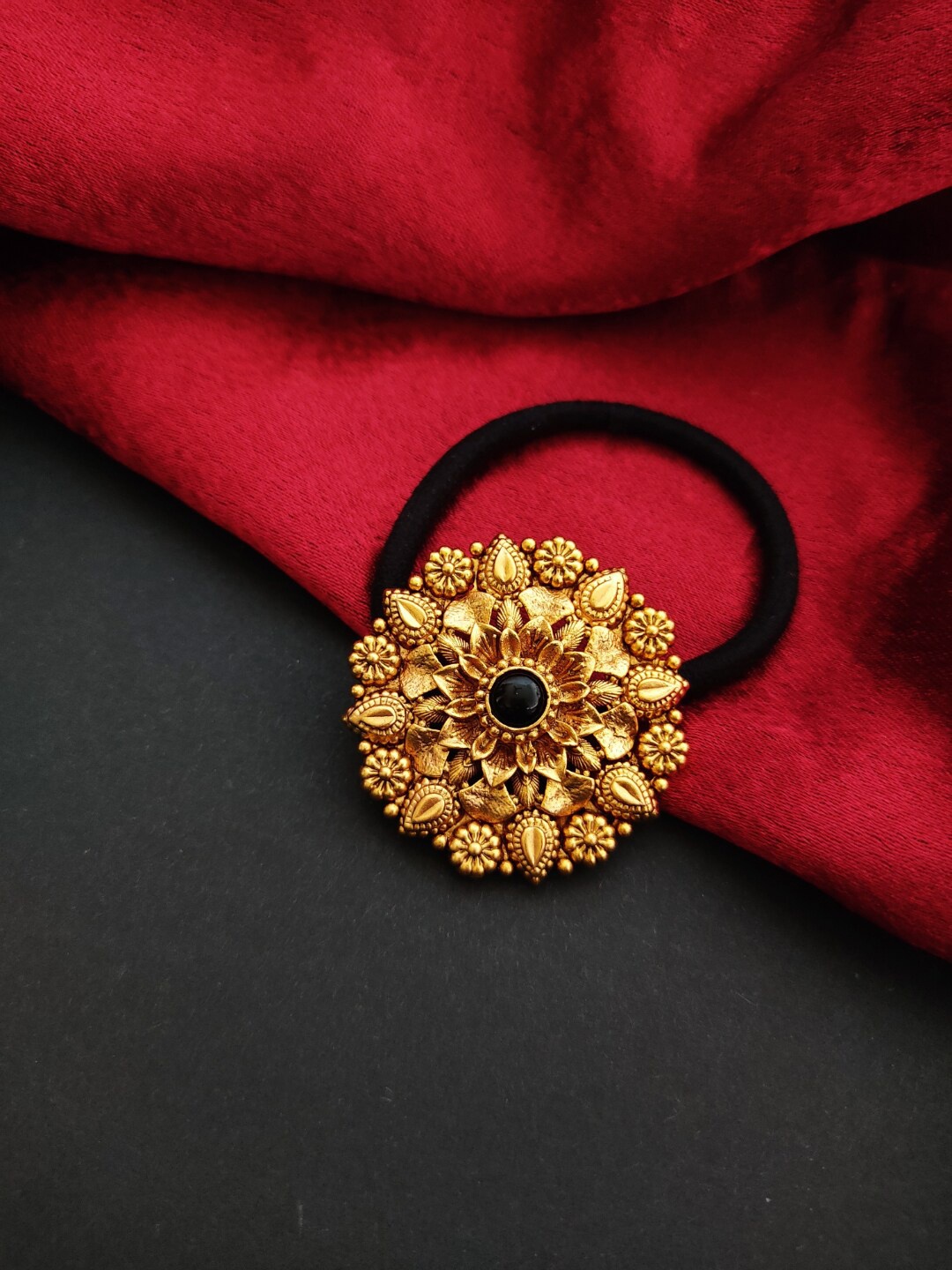 

Pihtara Jewels Gold-Plated Beaded Embellished Ponytail Holders