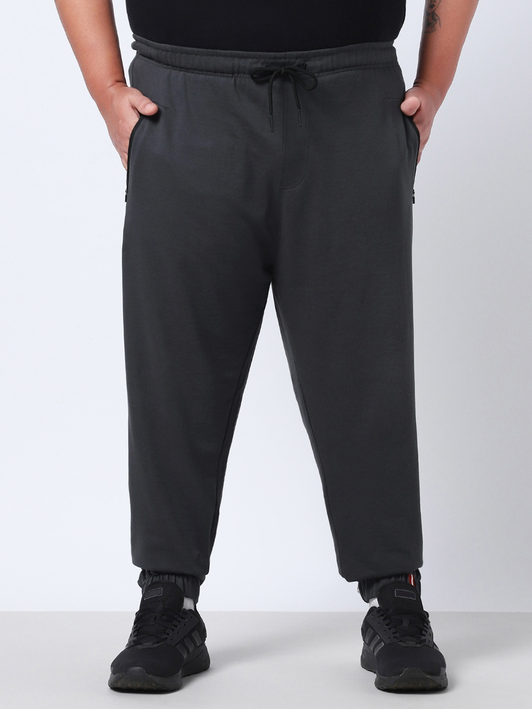 

Bewakoof Plus Men Mid-Rise Oversized Joggers, Grey