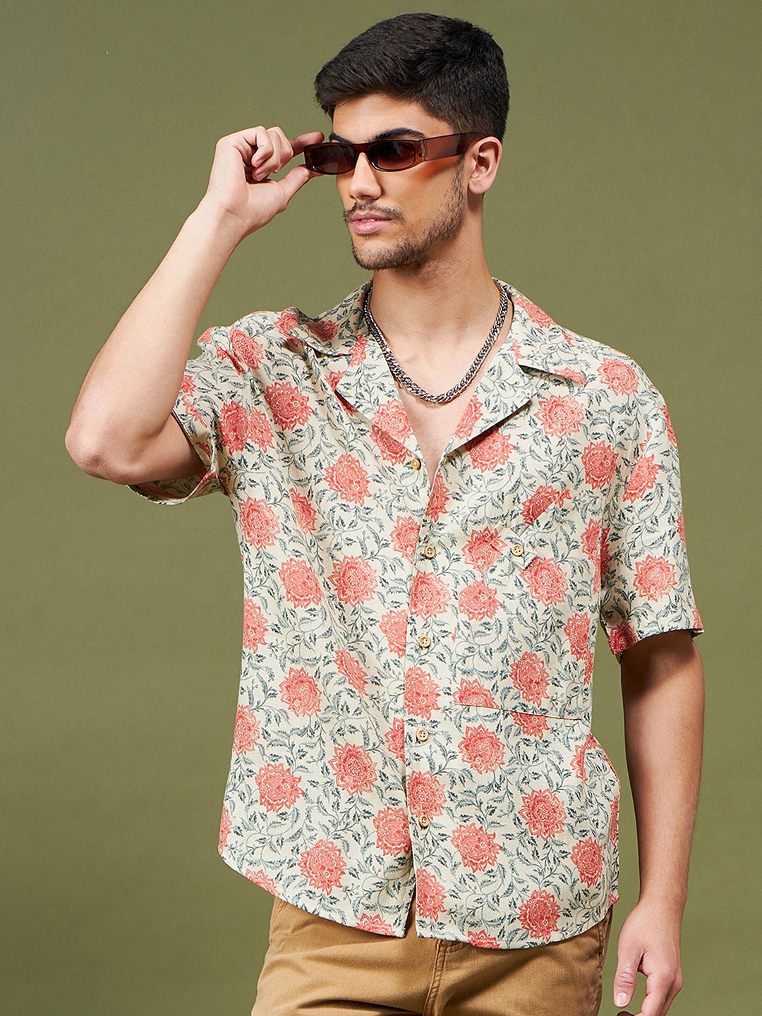 

MASCLN SASSAFRAS Beige & Red Relaxed Floral Printed Casual Shirt