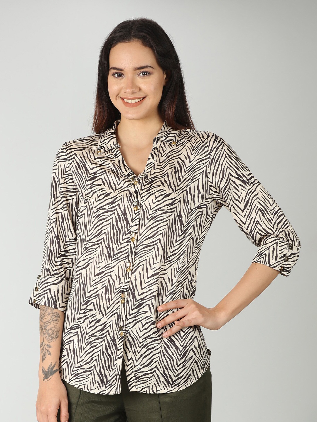 

Mustard Abstract Printed Standard-Fit Casual Shirt, Off white