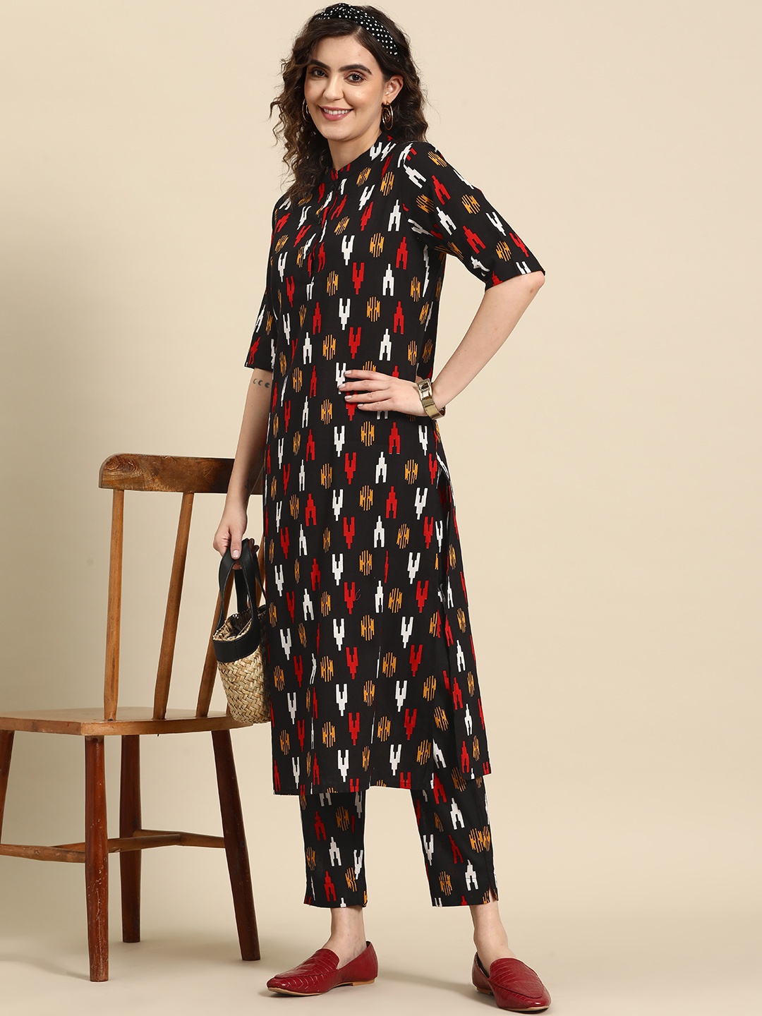 

Sangria Women Printed Pure Cotton Kurta with Trousers, Black