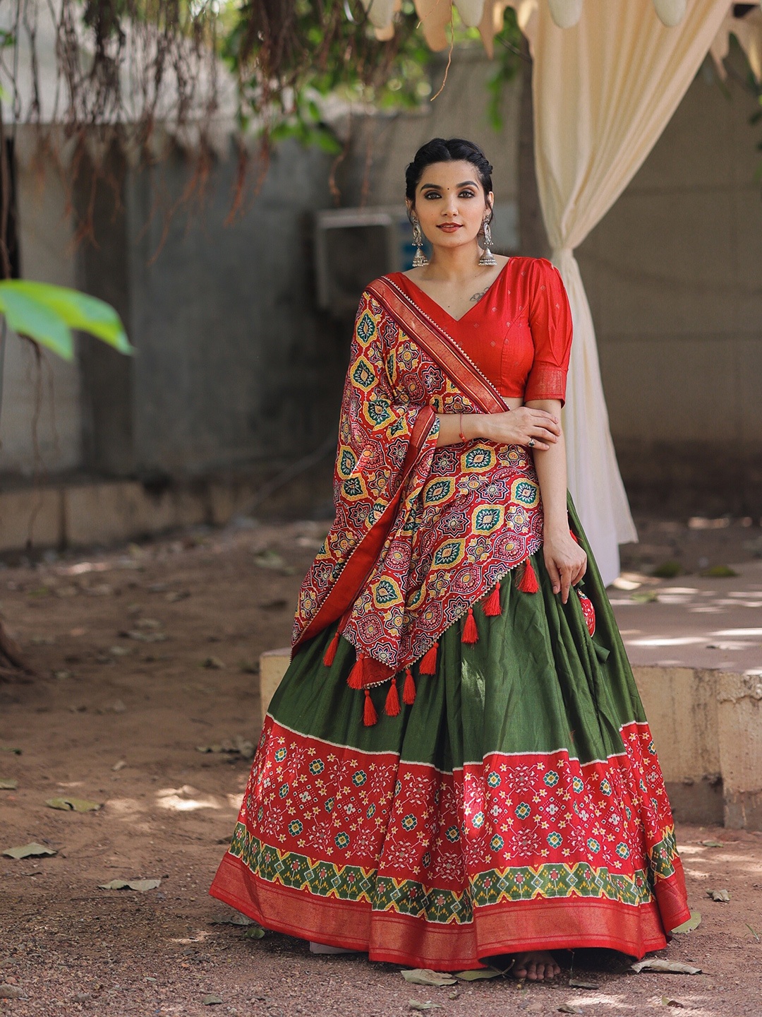 

LOOKNBOOK ART Foil Printed Semi-Stitched Lehenga & Unstitched Blouse With Dupatta, Olive
