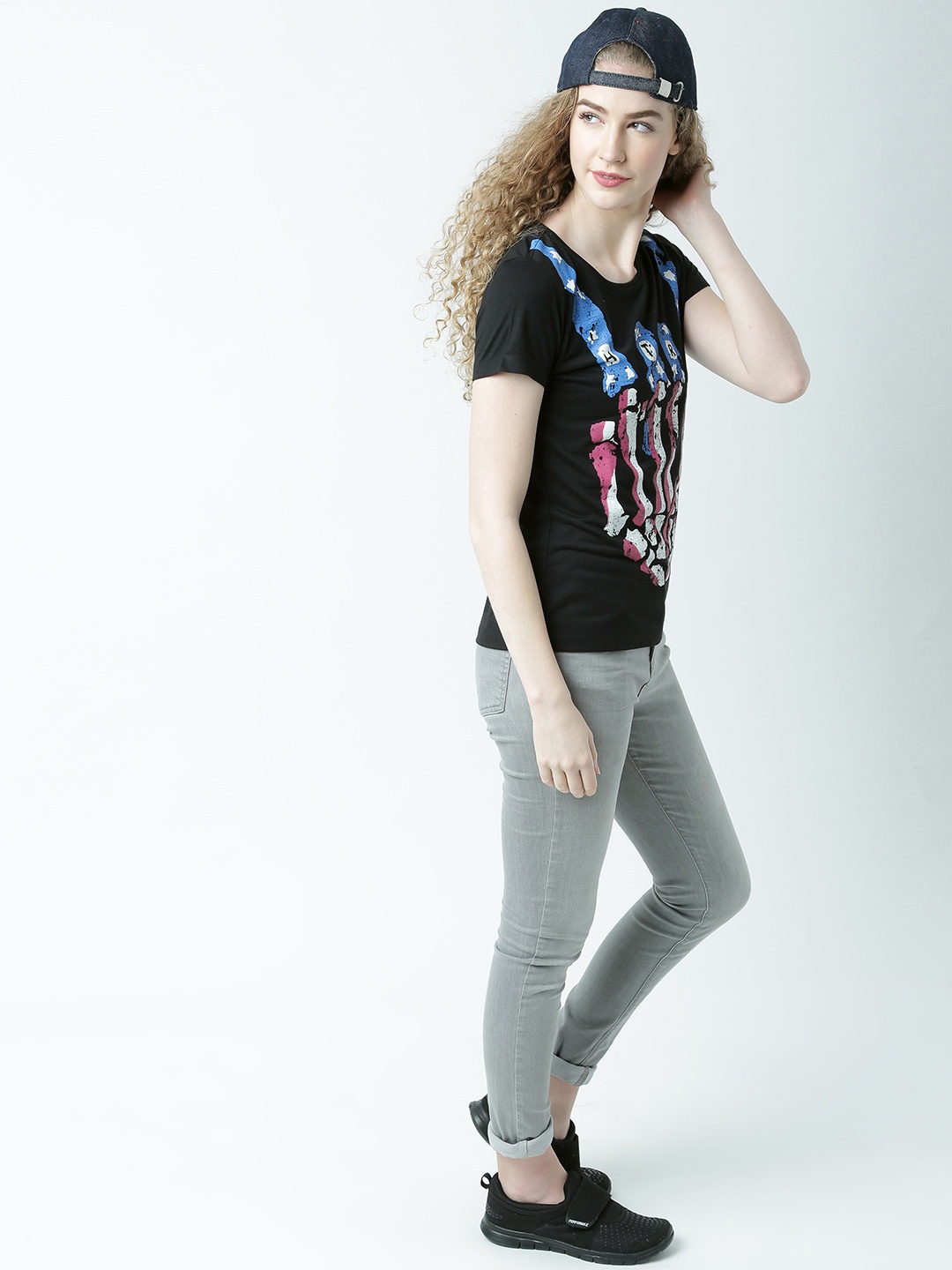 

Huetrap Women Black Printed Round Neck T-shirt
