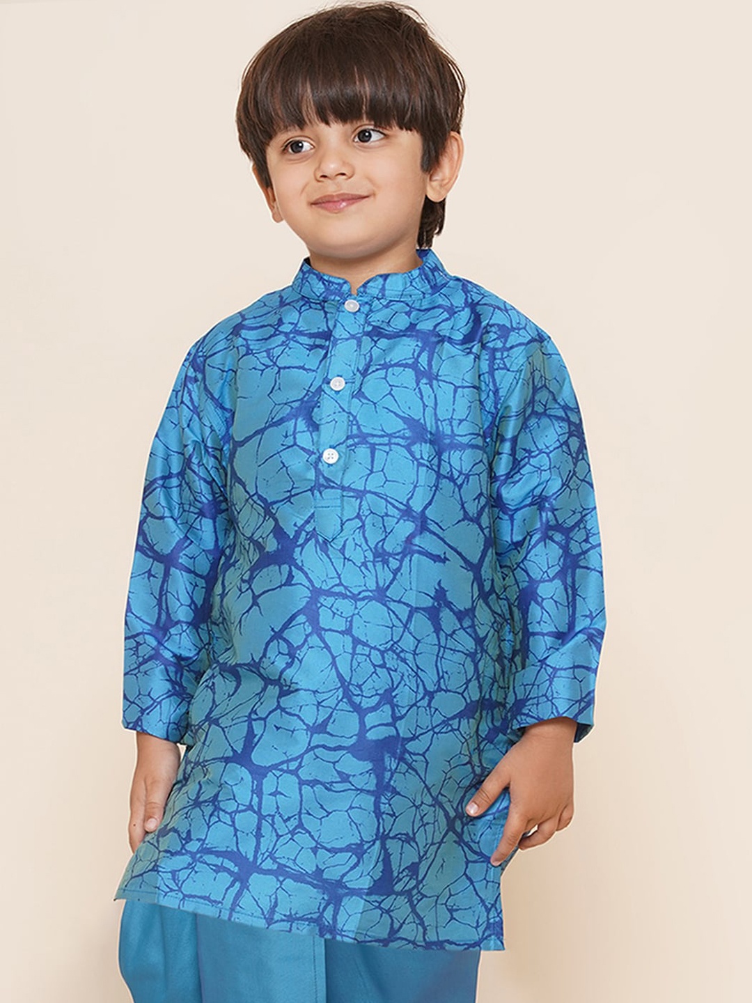 

Sethukrishna Boys Mandarin Collar Abstract Printed Kurta, Turquoise blue