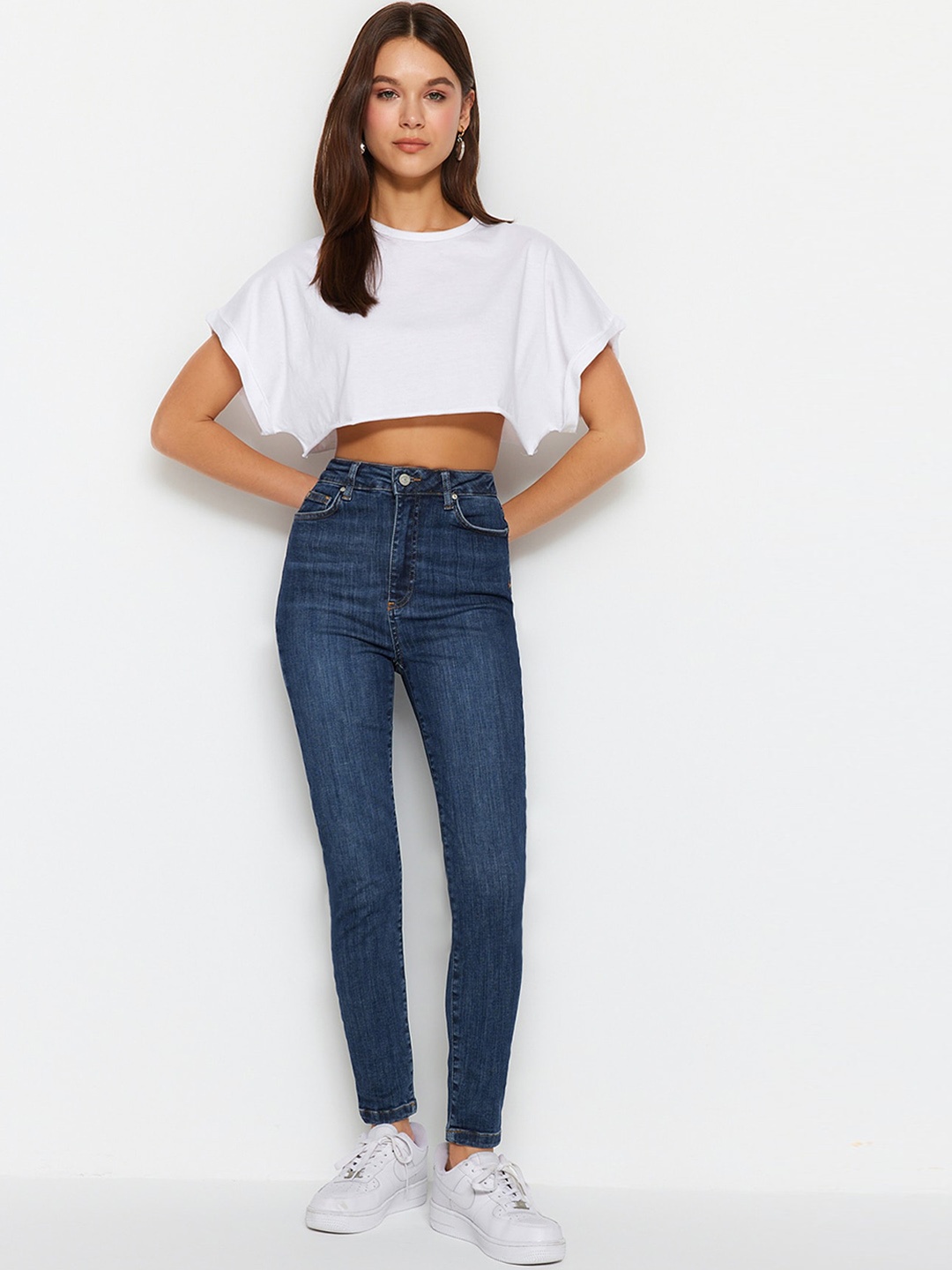 

Trendyol Women Mid-Rise Light Fade Clean Look Jeans, Blue