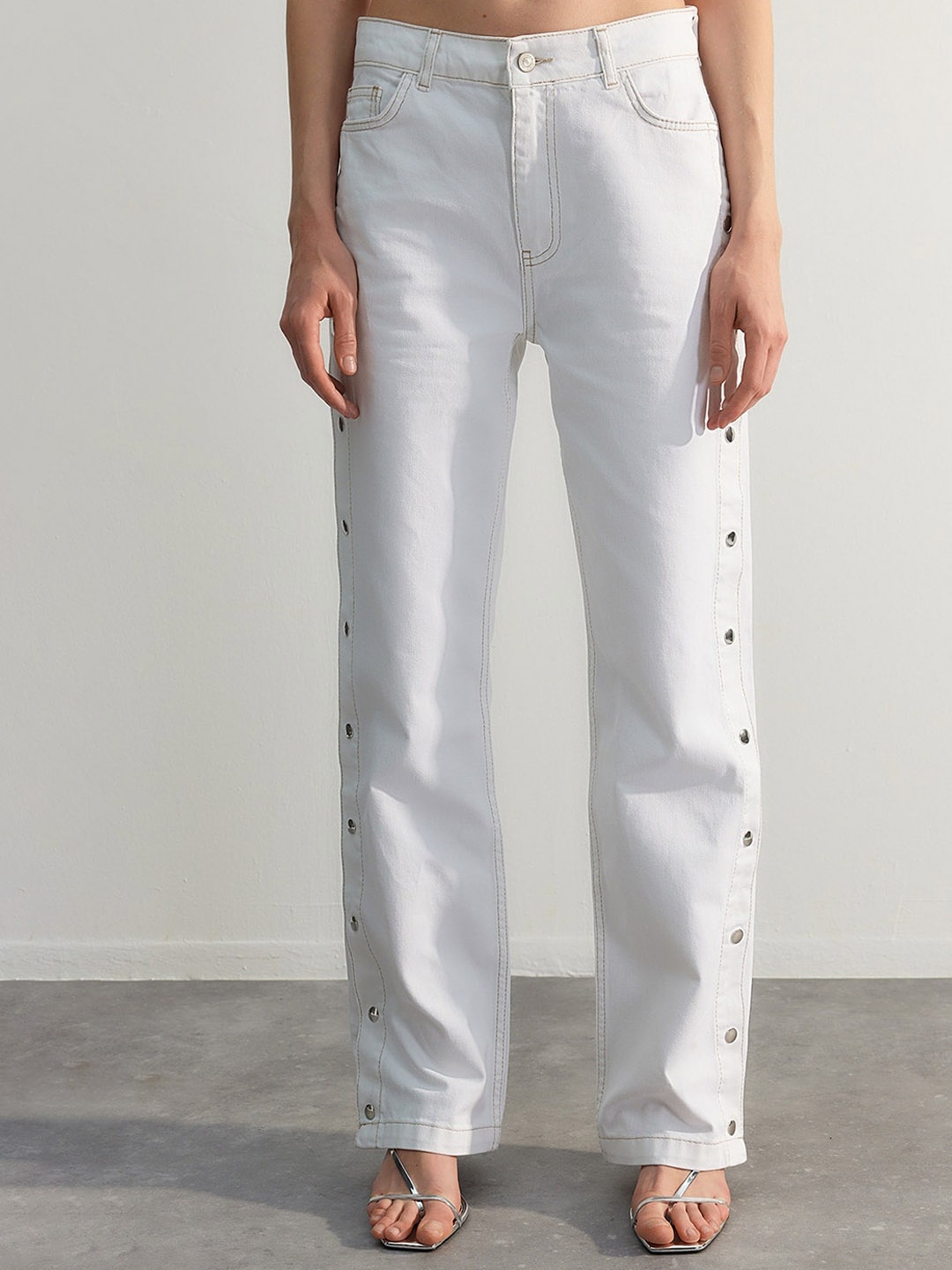 

Trendyol Women Mid Rise Pure Cotton Jeans, White
