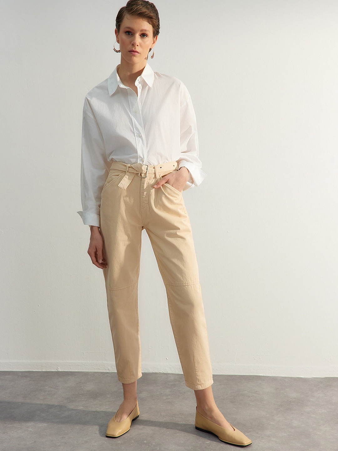 

Trendyol Women Clean Look Mid Rise Pure Cotton Jeans, Beige