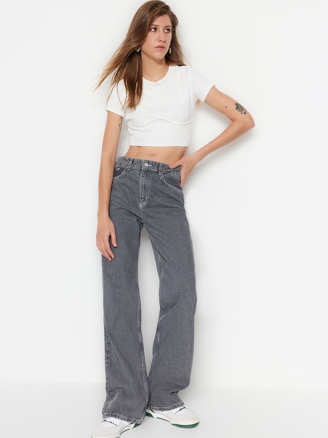 

Trendyol Women Mid-Rise Clean Look Heavy Fade Jeans, Grey