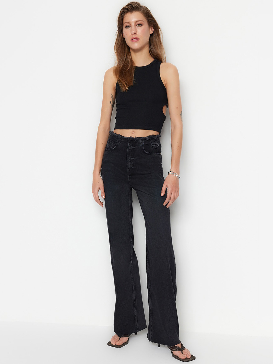 

Trendyol Women Mildly Distressed Mid Rise Pure Cotton Jeans, Black
