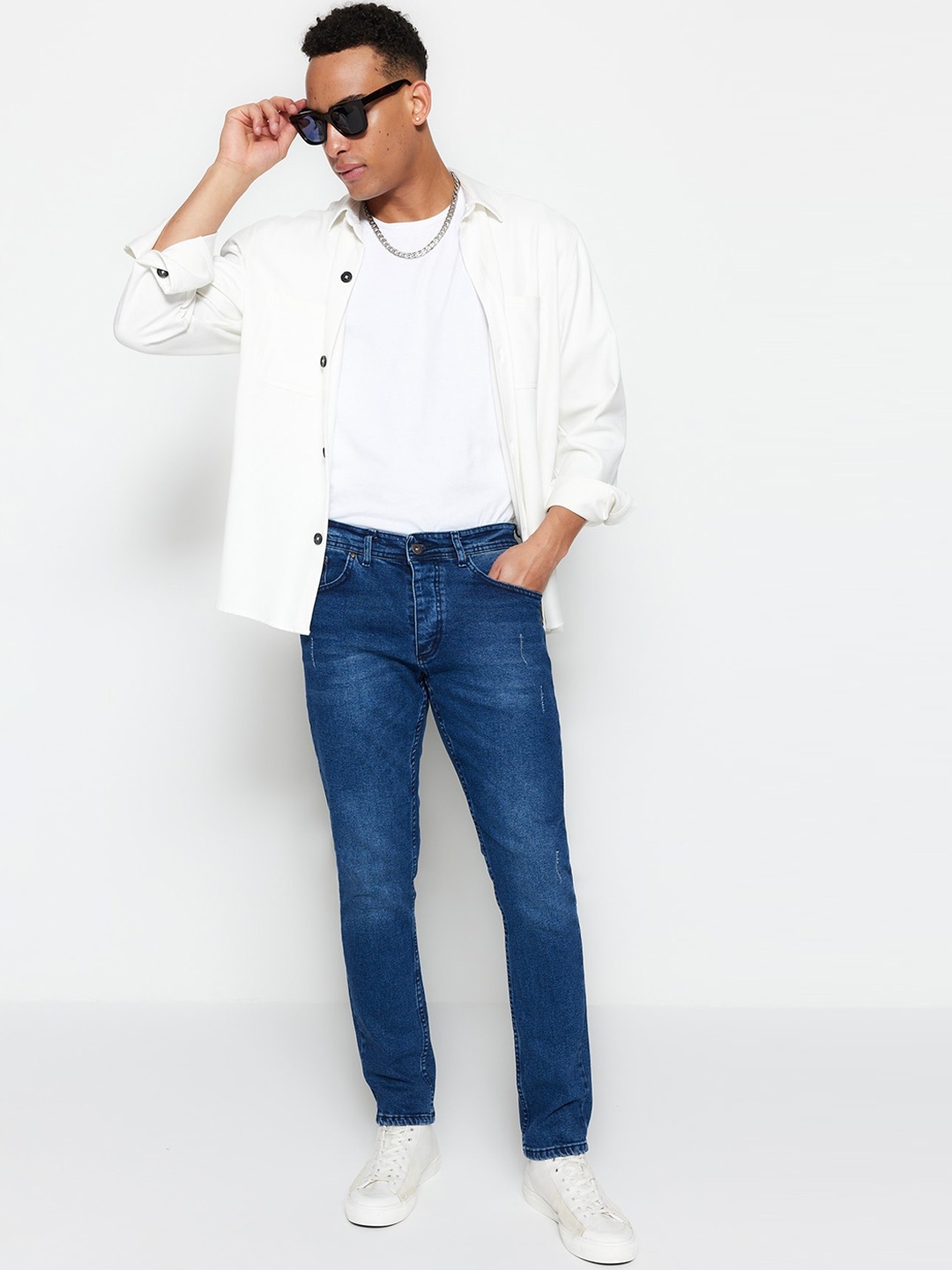 

Trendyol Men Mid-Rise Clean Look Light Fade Jeans, Blue