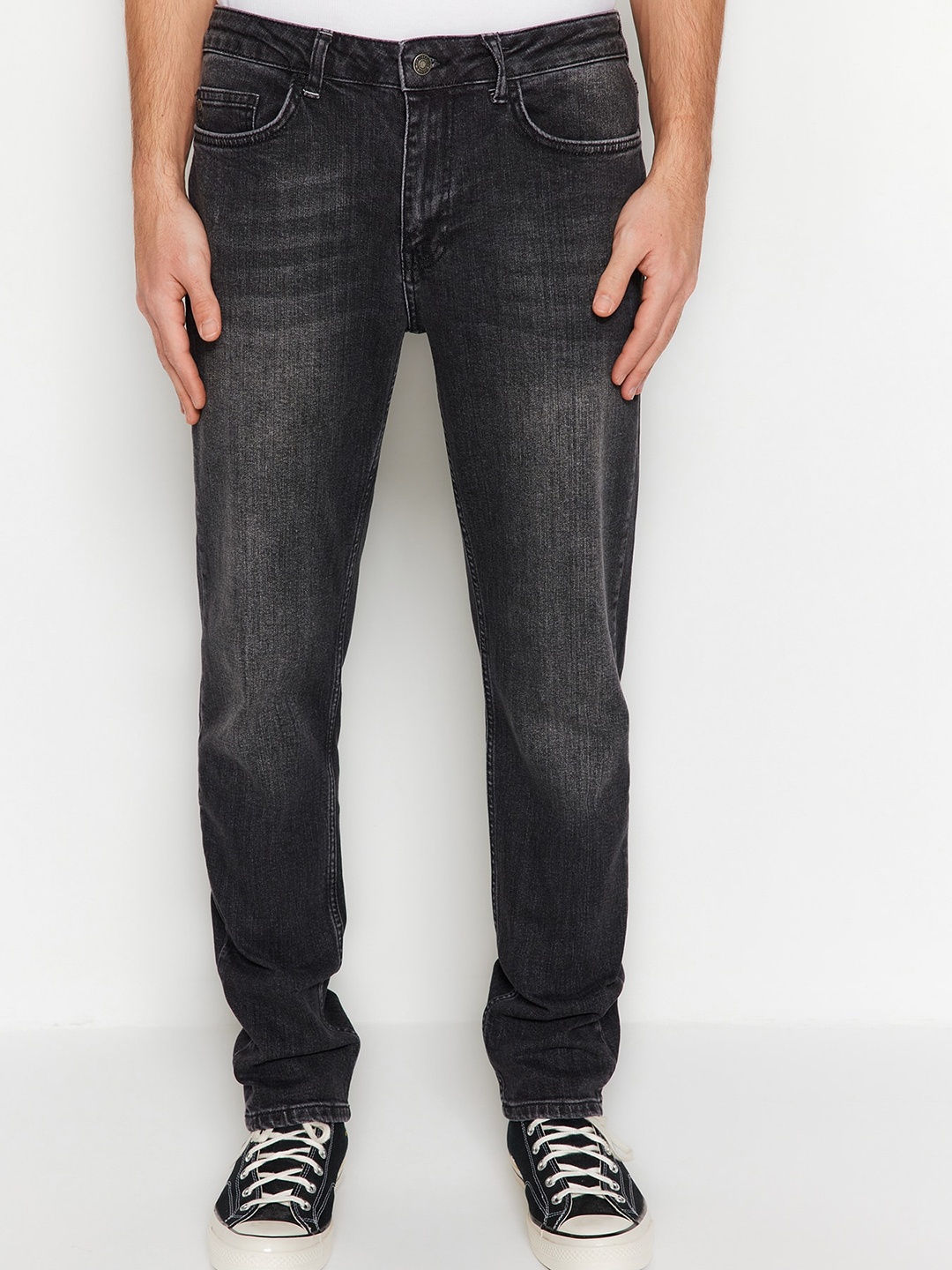 

Trendyol Men Mid -Rise Light Fade Jeans, Black