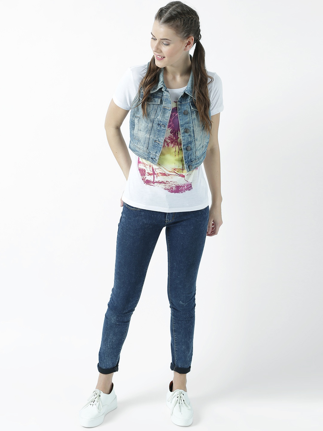 

Huetrap Women White Printed Round Neck T-shirt