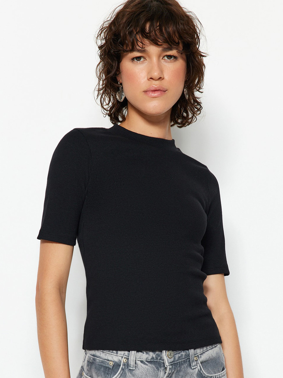 

Trendyol High Neck Back Cut-Outs Styled Back Crop Top, Black