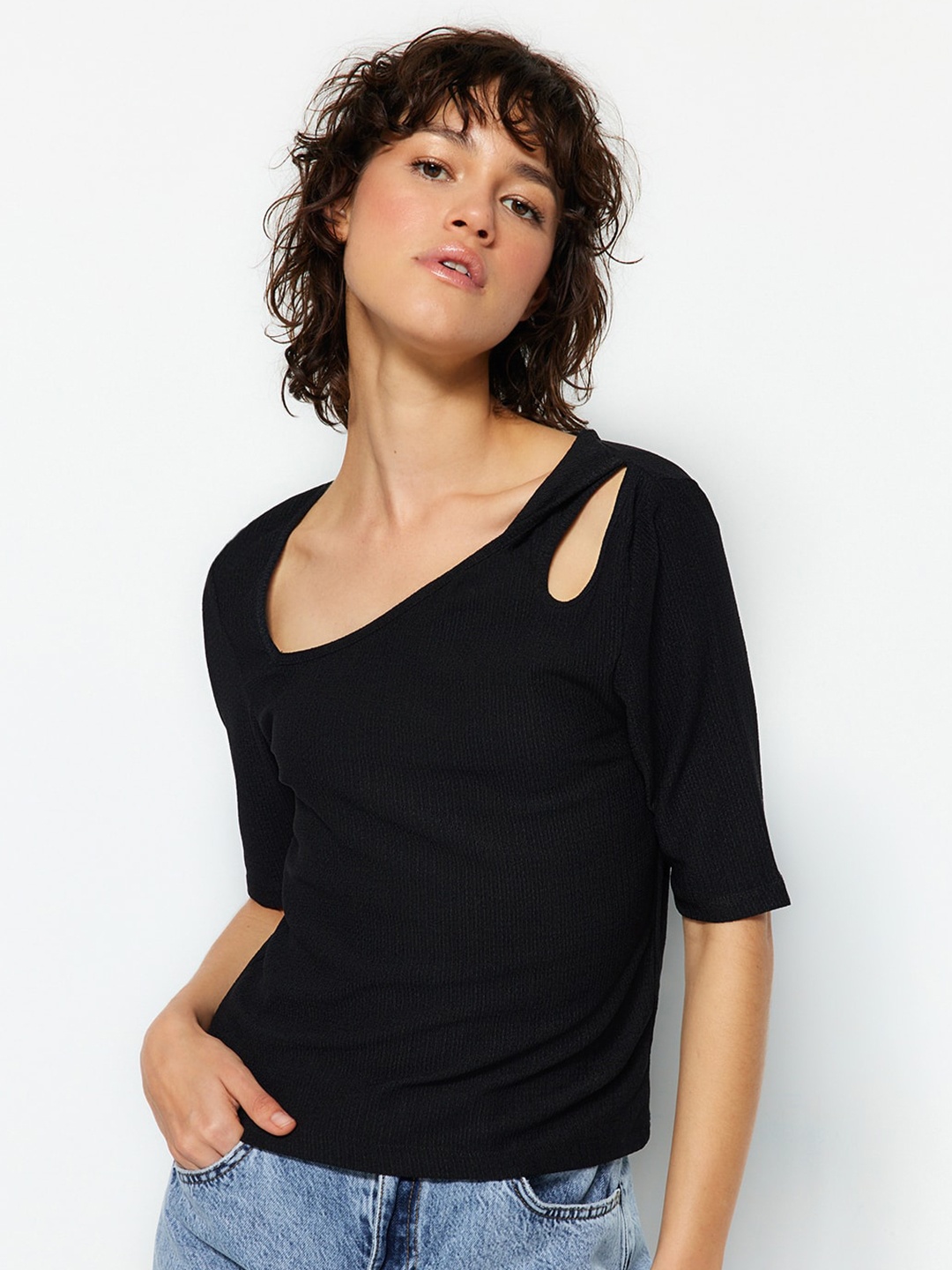 

Trendyol V-Neck Cut Out Regular Top, Black