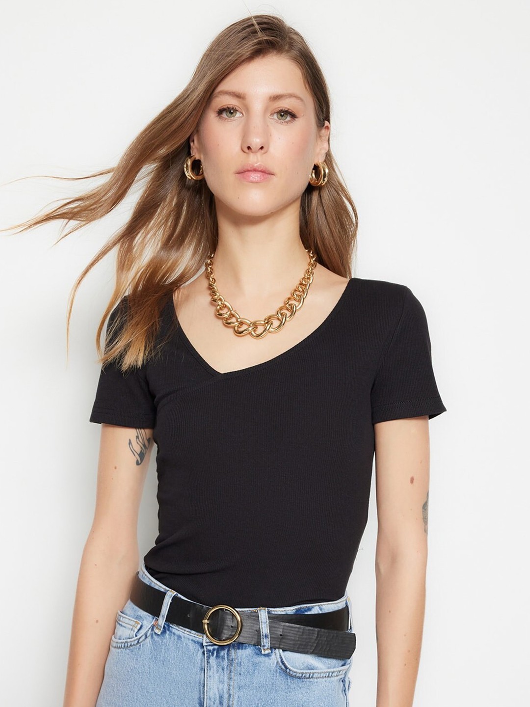 

Trendyol V-Neck Fitted Top, Black