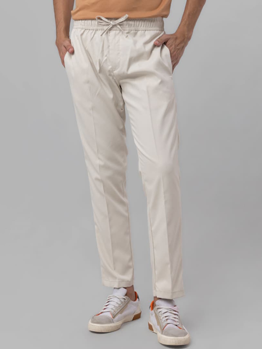 

Snitch Men Off White Relaxed Mid-Rise Trousers