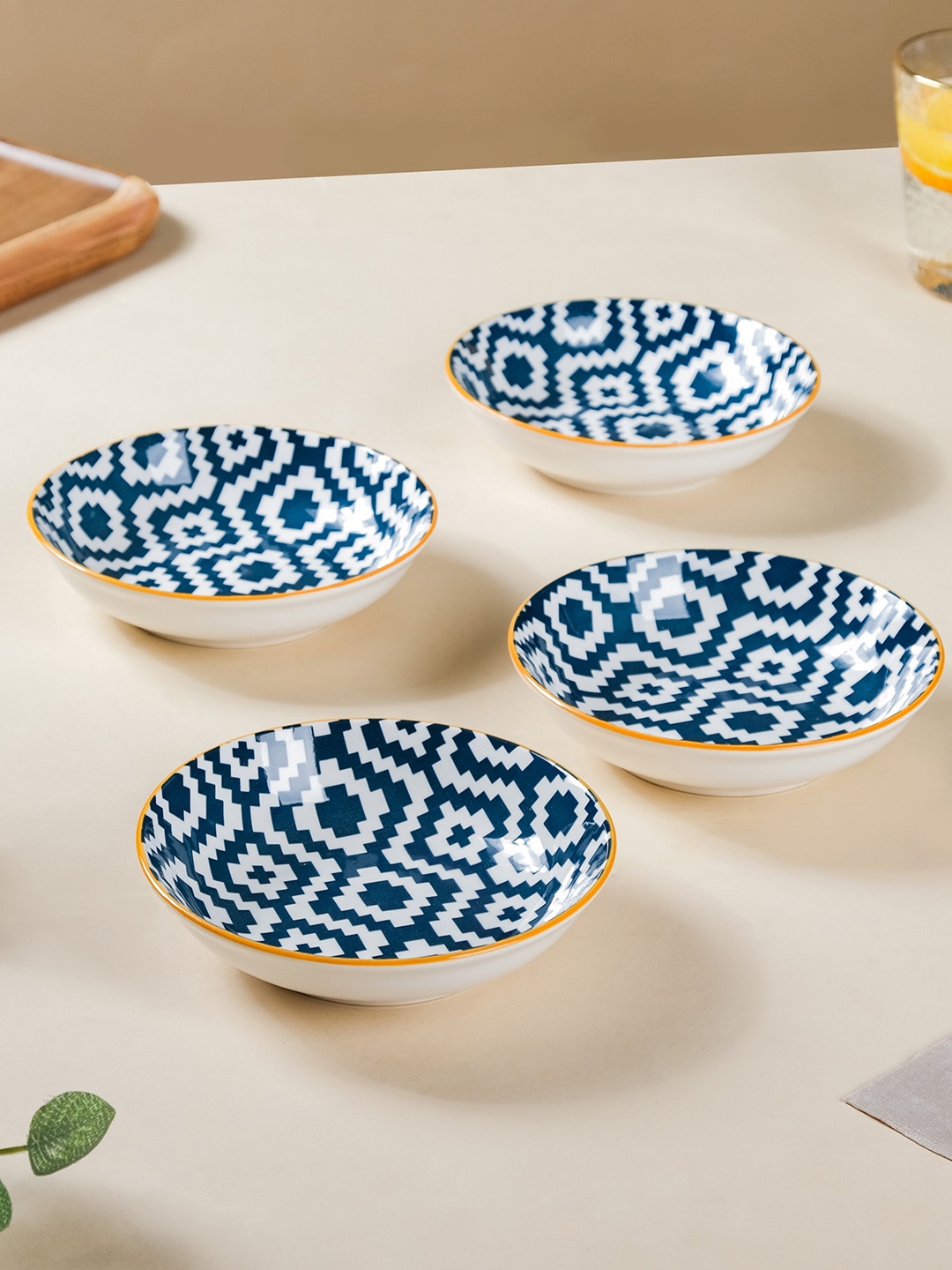 

Nestasia White and Navy Blue 4 Pieces Mandala Print Plates