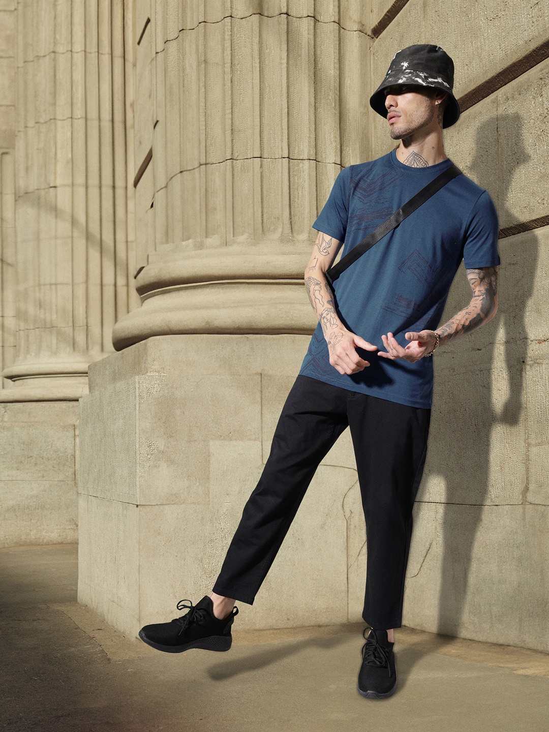 

WROGN Men Brand Logo Printed Round Neck Short Sleeves Slim Fit T-shirt, Navy blue