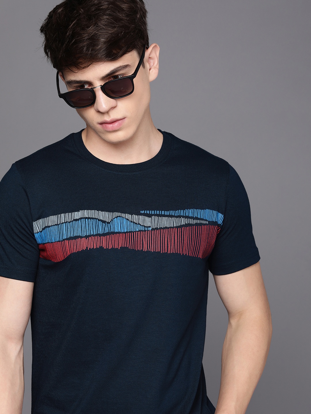 

WROGN Men Geometric Printed Slim Fit T-shirt, Navy blue