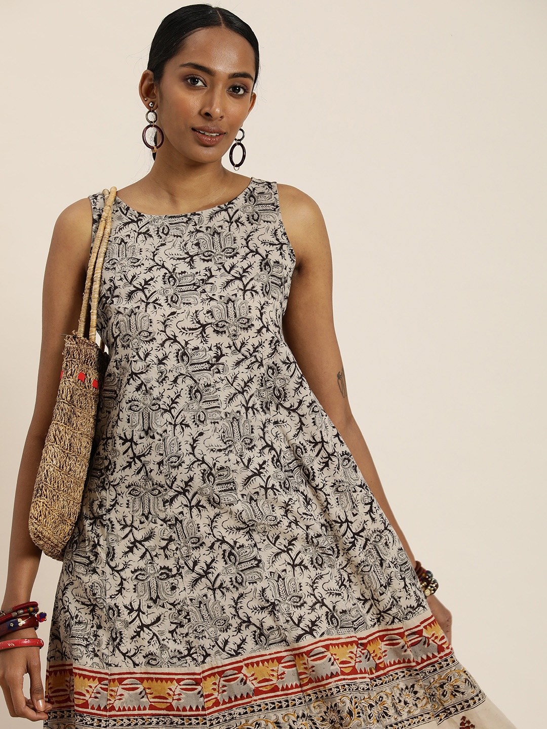 

Taavi Kalamkari Floral Ethnic Motifs Printed A-Line Kurta, Black