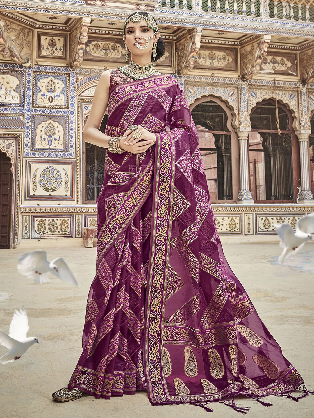 

Mitera Purple & Gold-Toned Floral Woven Design Zari Organza Banarasi Saree