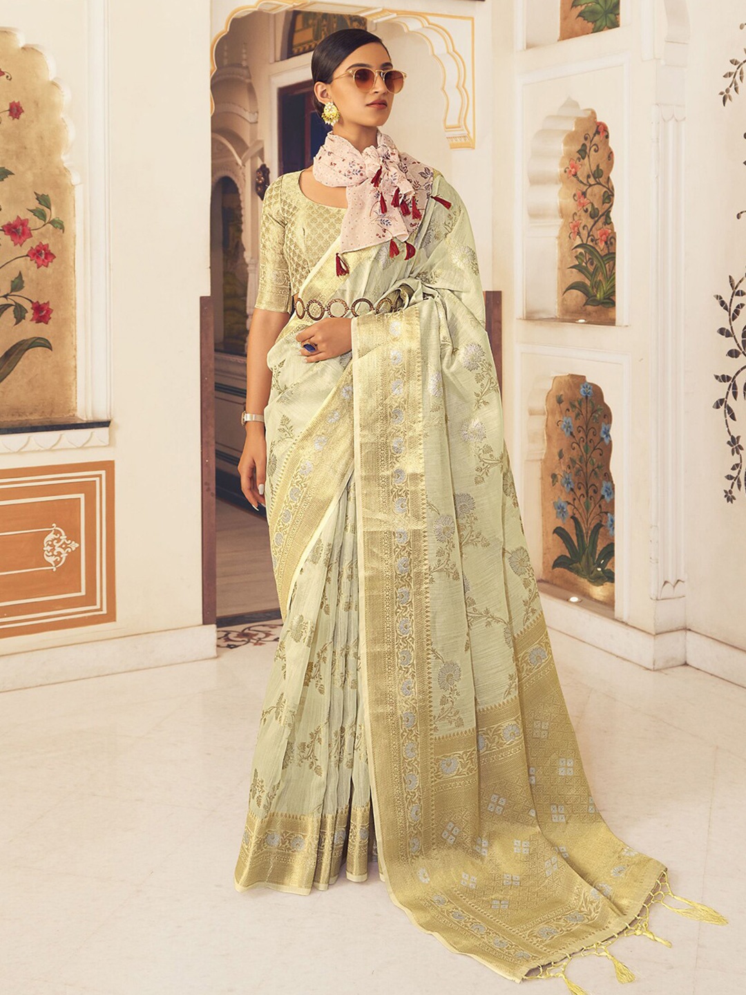 

Mitera Cream Gold-Toned Woven Design Zari Banarasi Saree