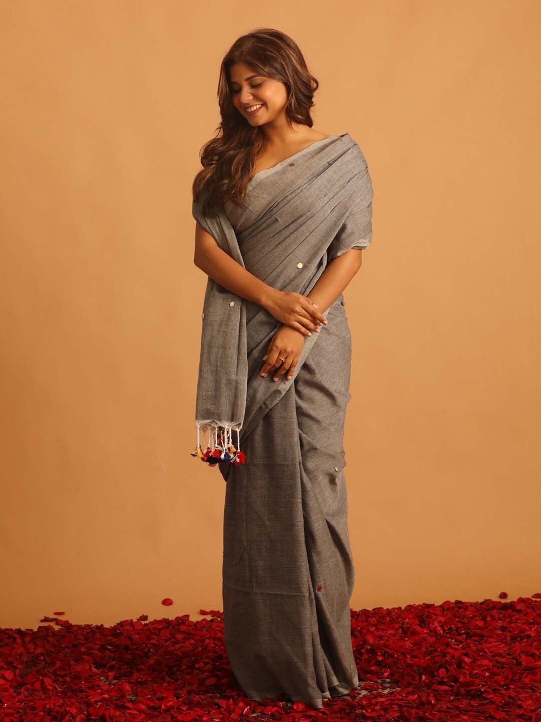 

Saranee Embellished Sequinned Pure Cotton Jamdani Saree, Grey