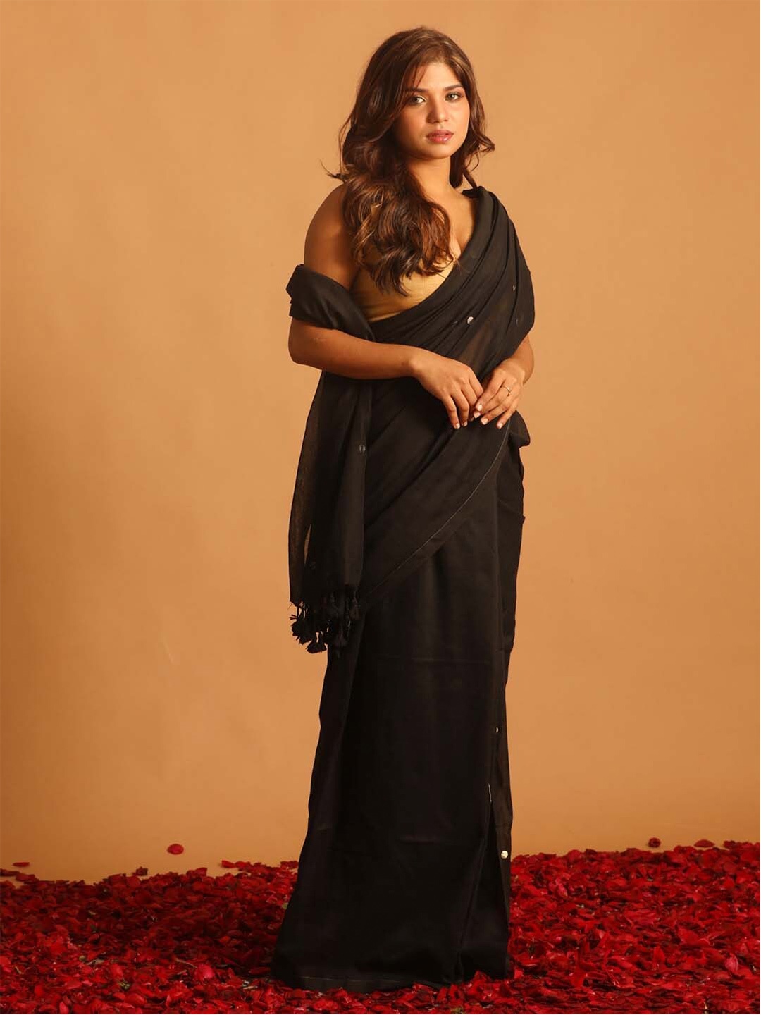 

Saranee Embellished Pure Cotton Jamdani Saree, Black