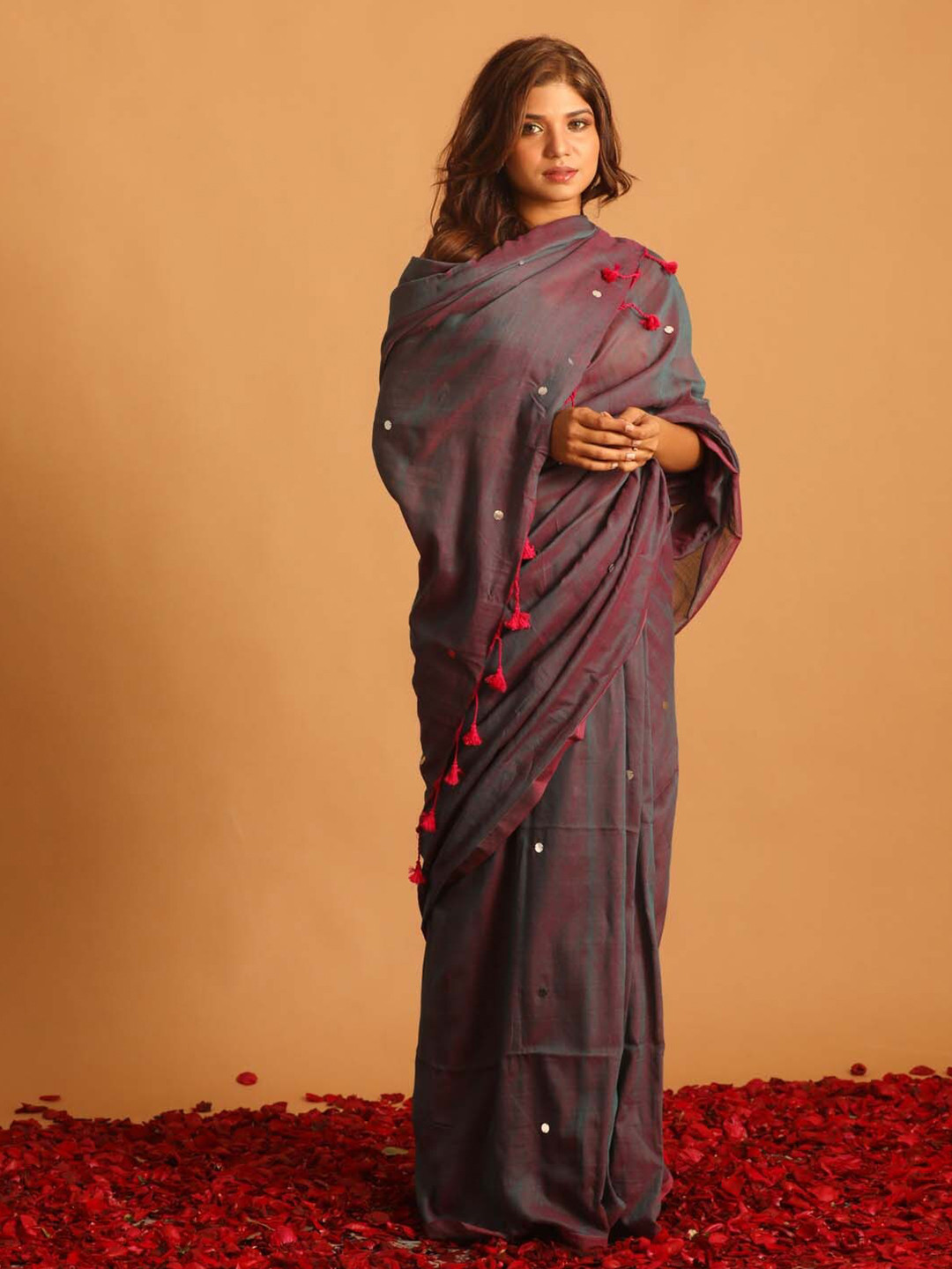 

Saranee Embellished Sequinned Pure Cotton Jamdani Saree, Purple