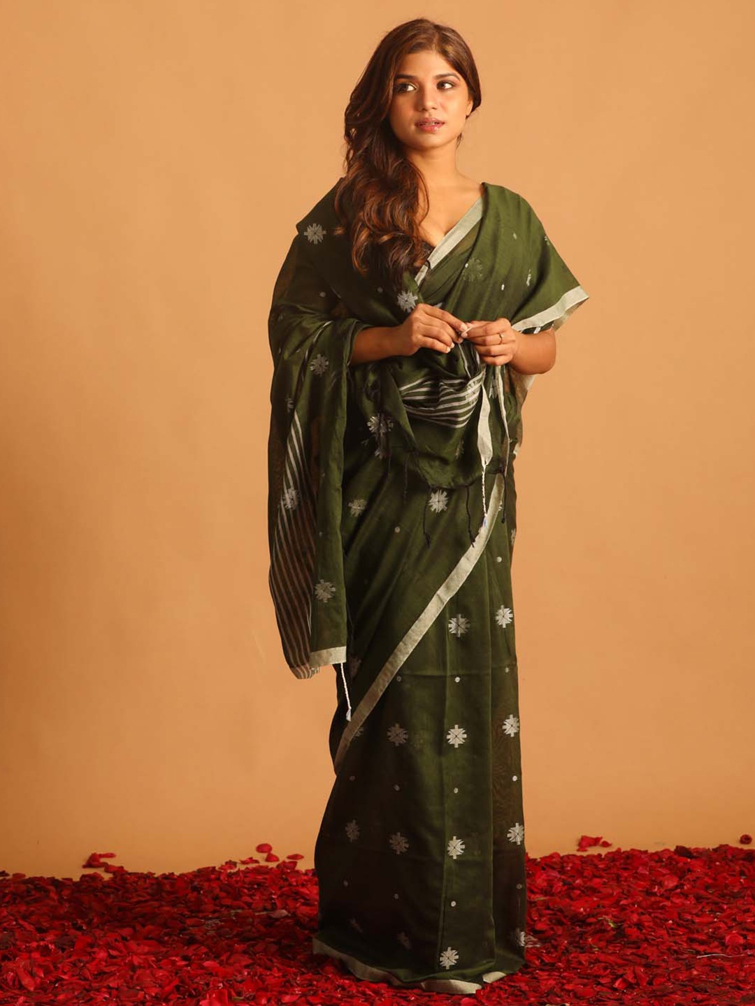 

Saranee Ethnic Motifs woven Design Zari Pure Cotton Jamdani Saree, Green