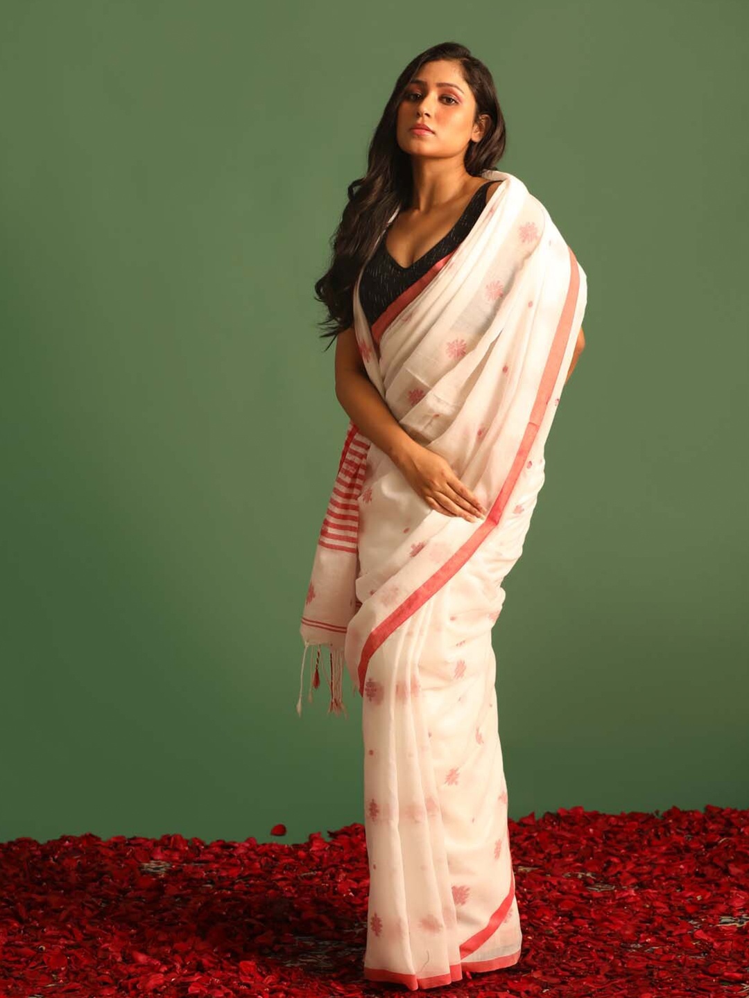 

Saranee Ethnic Motifs woven Design Zari Pure Cotton Jamdani Saree, Red