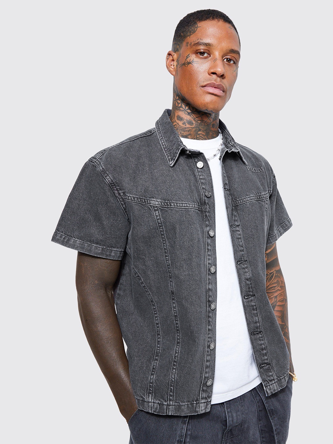 

boohooMAN Men Pure Cotton Boxy Denim Shirt With Contrast Stitch, Charcoal
