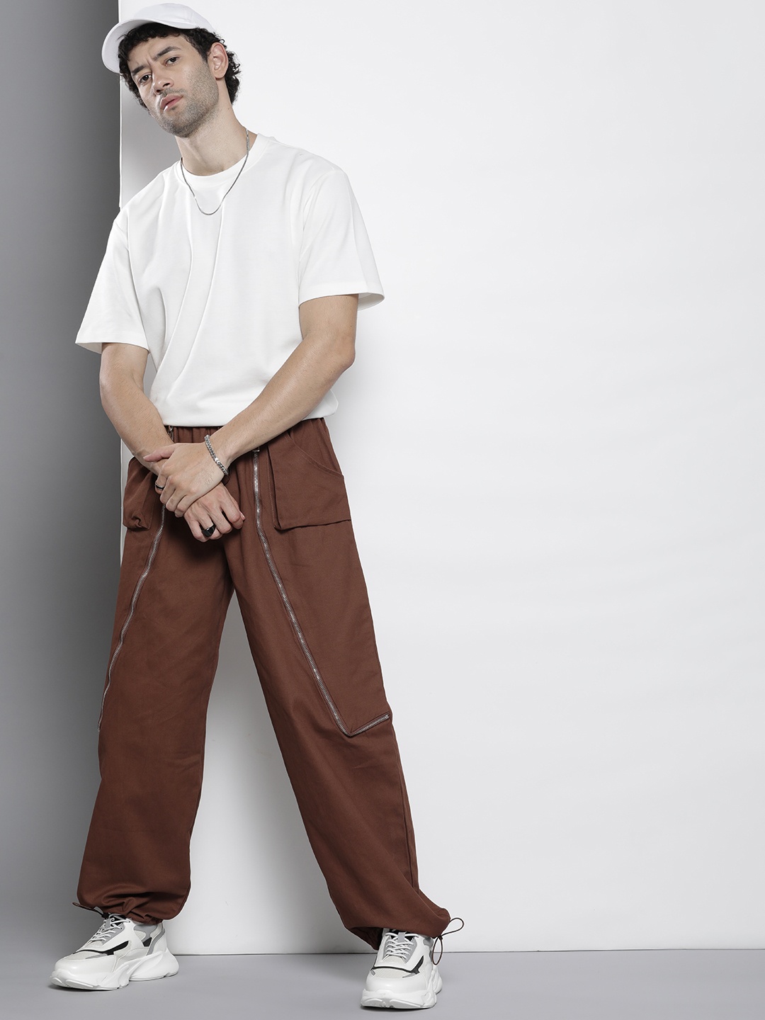 

boohooMAN Men Loose Fit Zip Detail Joggers, Brown