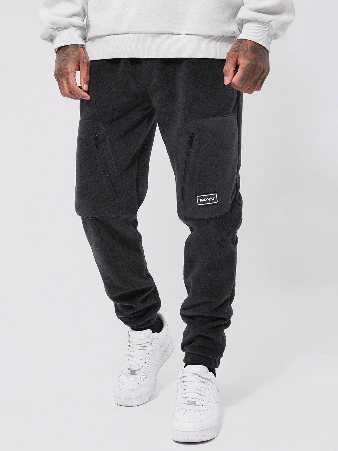 

boohooMAN Men Regular Fit Polar Fleece Cargo Joggers, Navy blue