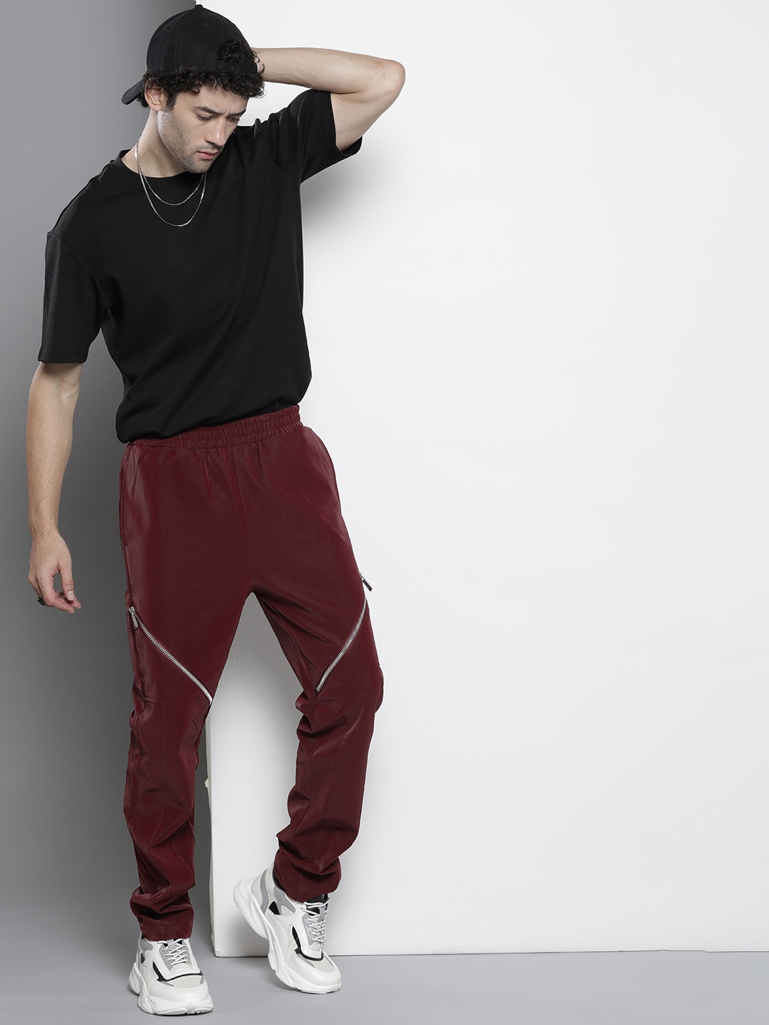 

boohooMAN Men Slim Fit Zip Detail Trousers, Maroon