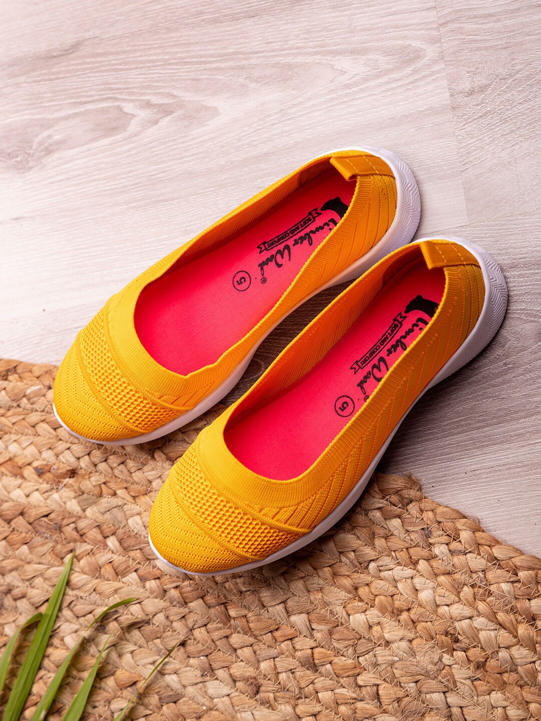 

TimberWood Fabric Walking Shoes, Yellow