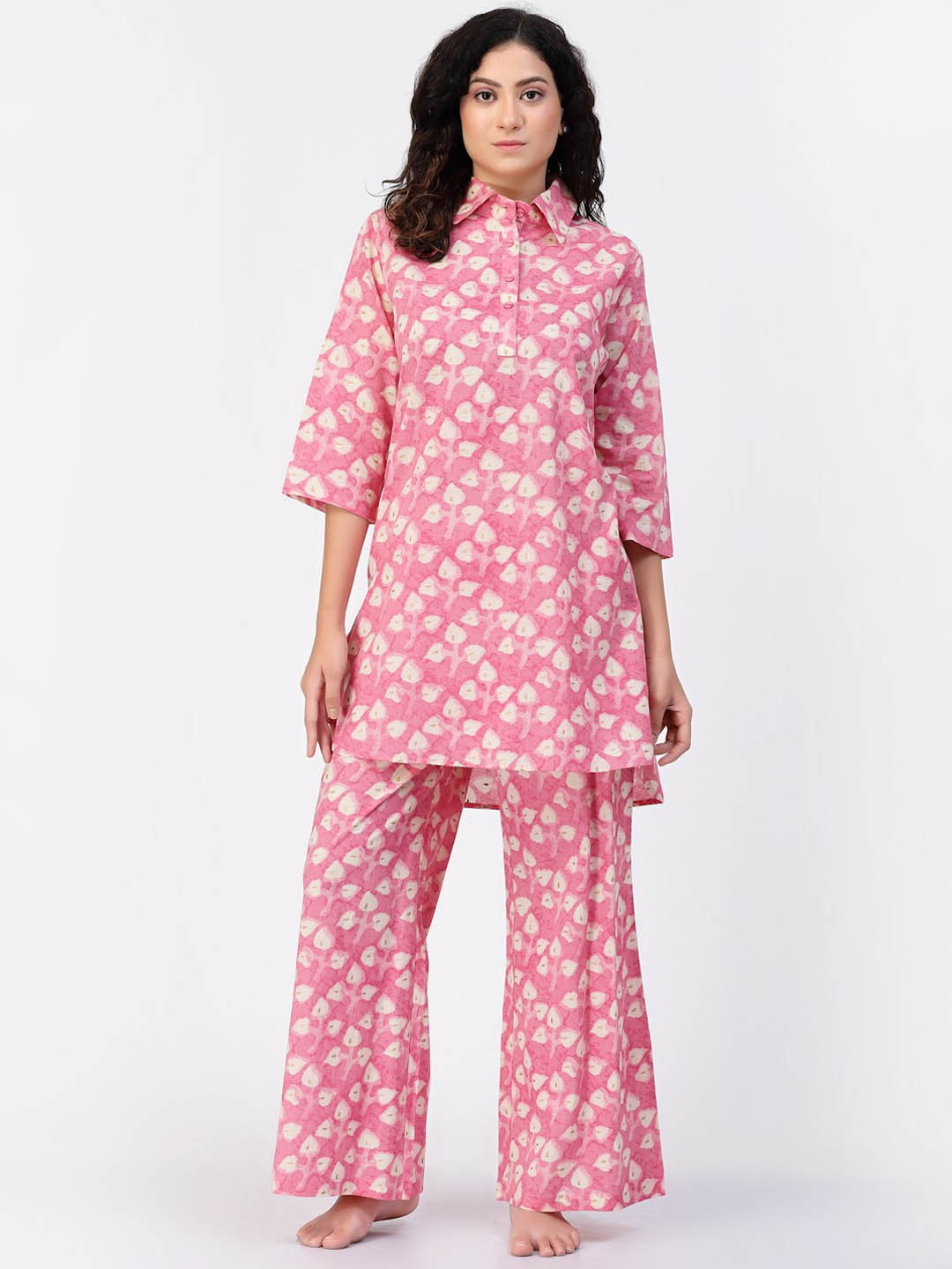 

Sweet Dreams Pink Ethnic Motifs Printed Pure Cotton Night Suit
