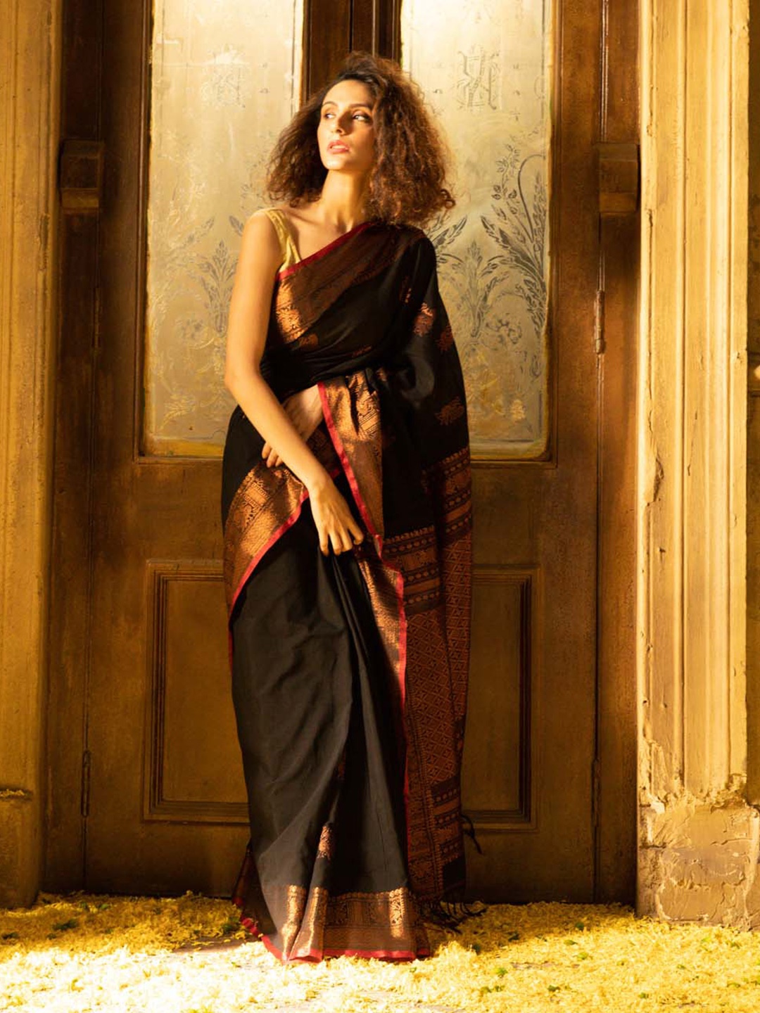 

Indethnic Ethnic Motif Zari Pure Cotton Jamdani Saree With Blouse Piece, Black