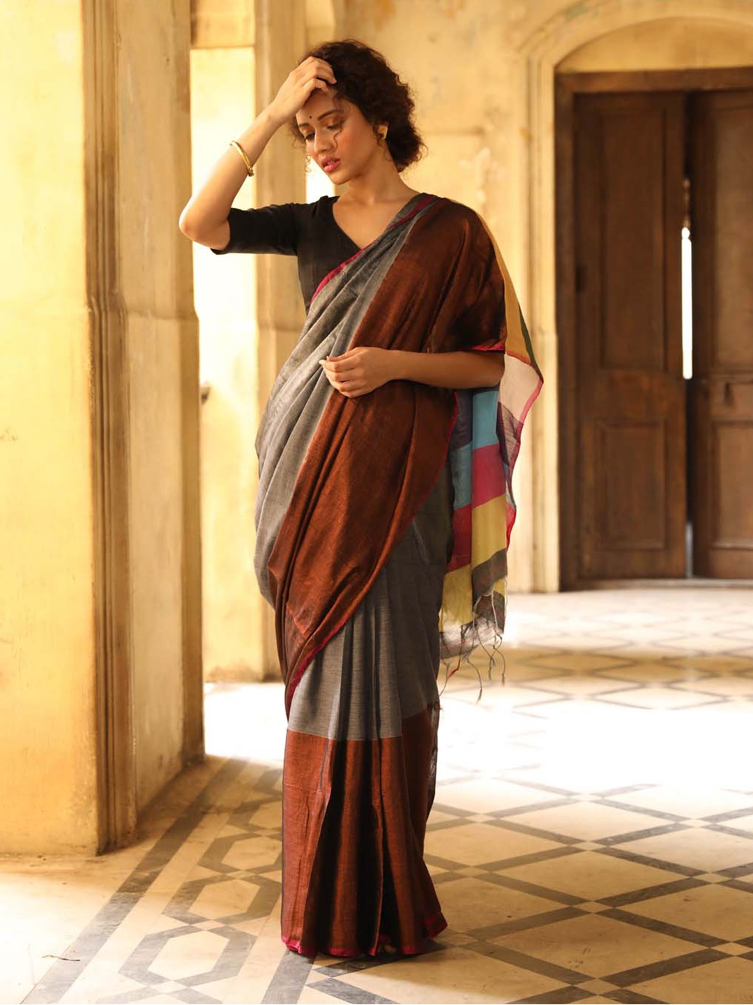 

Indethnic Colourblocked Pure Cotton Jamdani Saree, Black