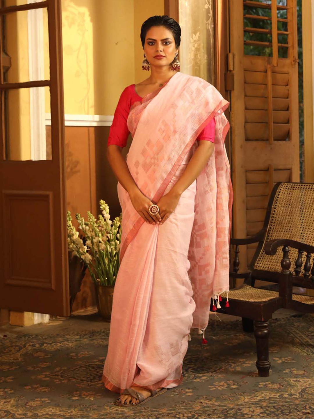 

Indethnic Geometric Woven Design Pure Linen Jamdani Saree, White