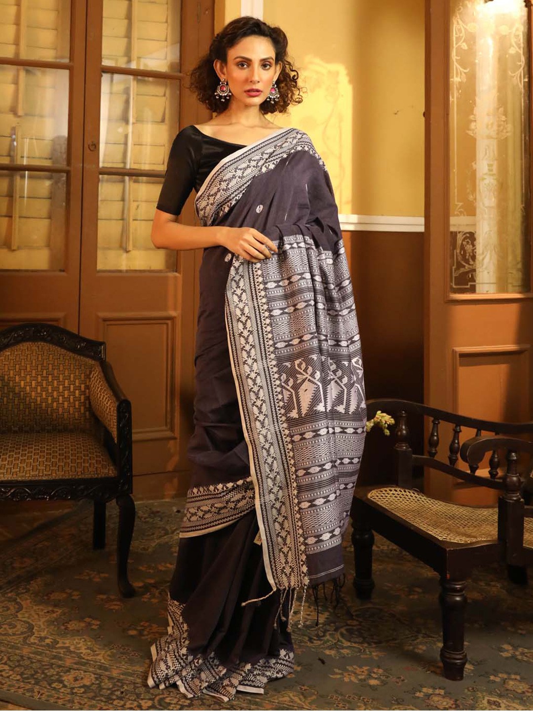 

Indethnic Ethnic Motif Pure Cotton Jamdani Saree With Blouse Piece, Grey