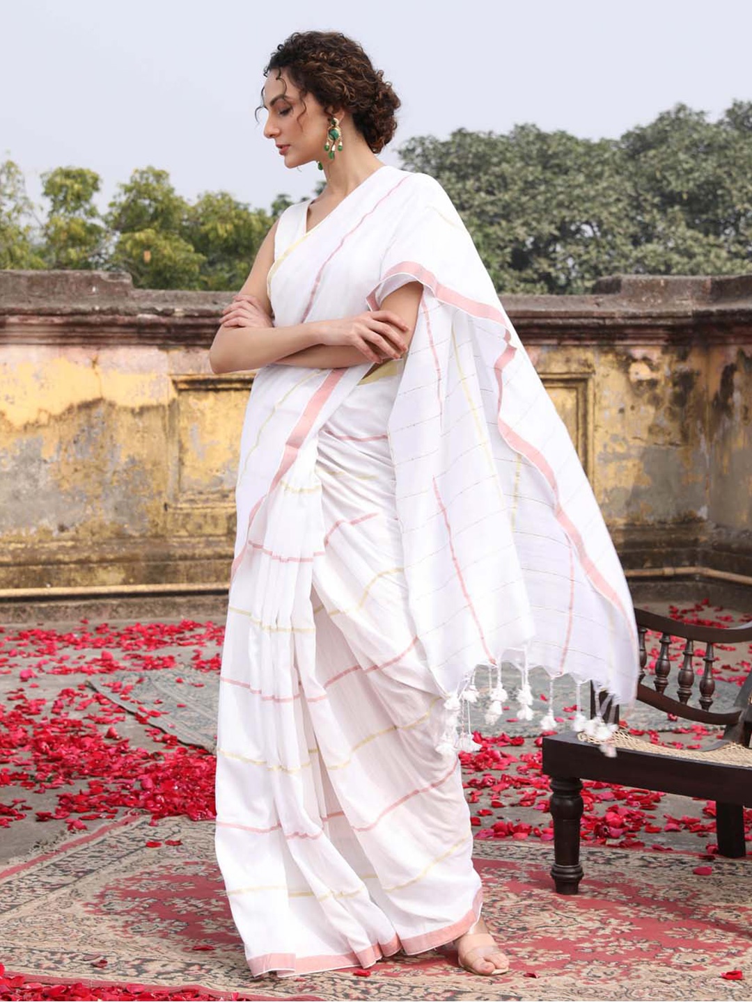 

Indethnic Striped Zari Pure Cotton Jamdani Saree, White