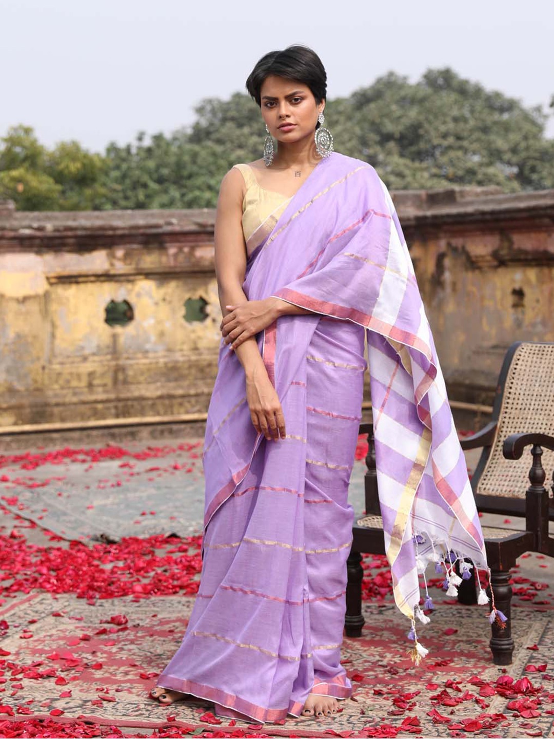 

Indethnic Striped Zari Pure Cotton Jamdani Saree, Purple