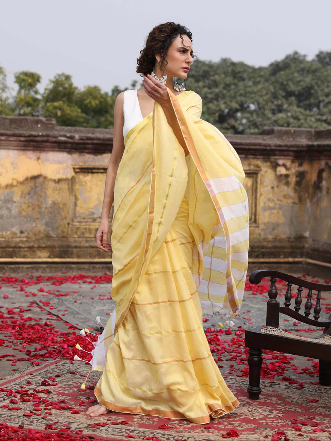 

Indethnic Striped Zari Pure Cotton Jamdani Saree With Blouse Piece, Yellow